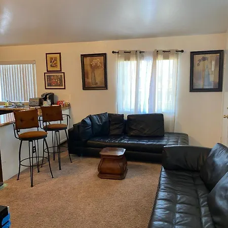 Lake Balboa 3 Bedroom Cozy Stay !